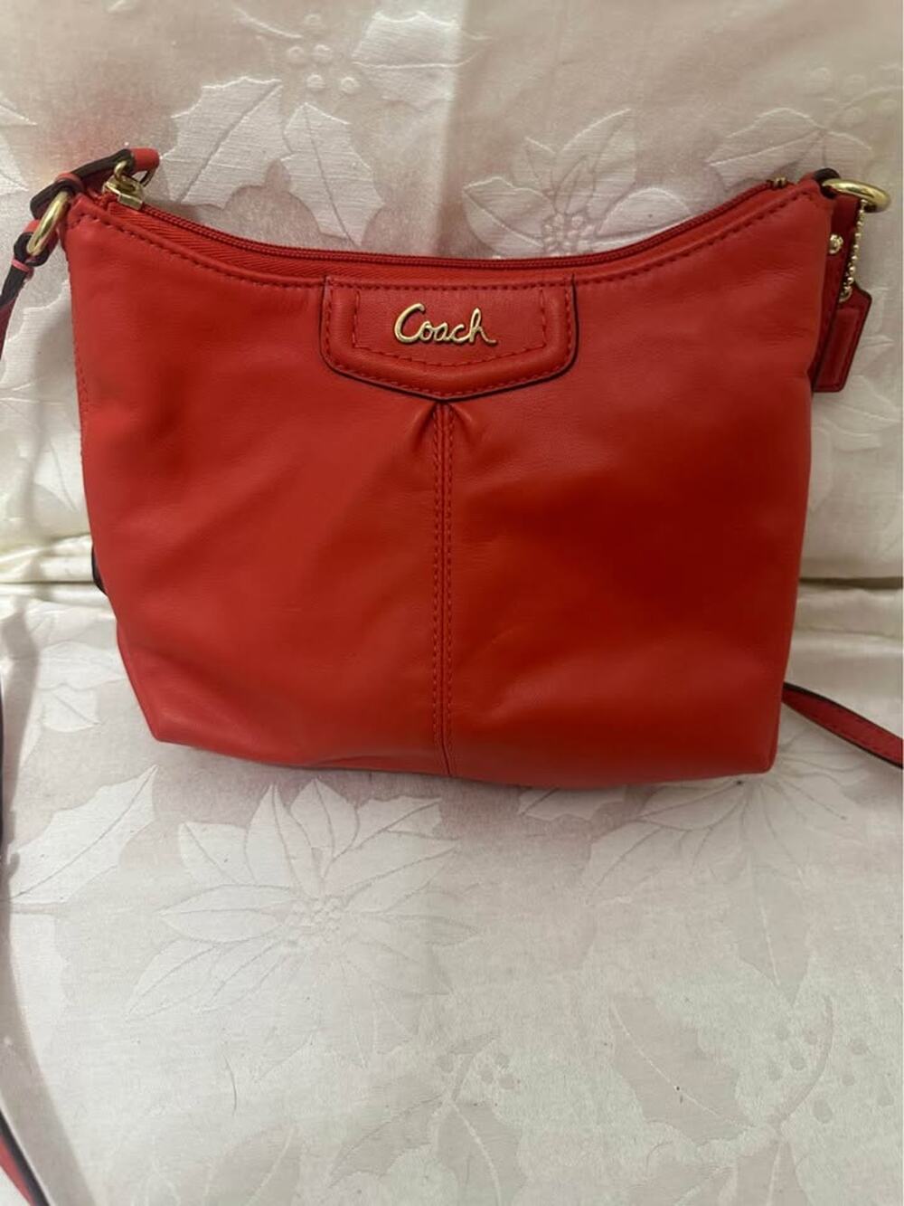 Pre-loved Coach Red Leath Crossbody bag Very good cond B-289